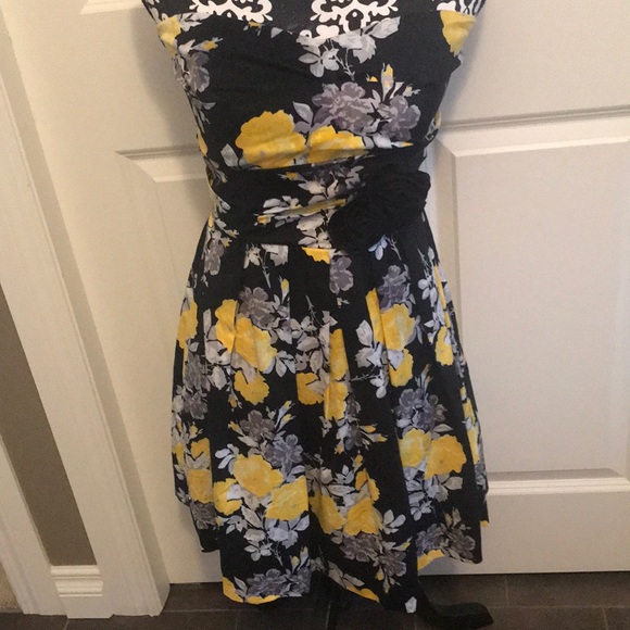 Adorable stapless summer dress. - Picture 3 of 15